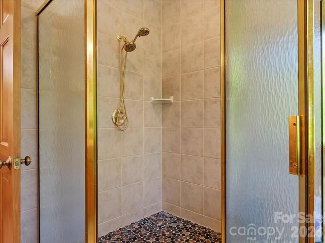 15 Ivy Point Lane, Burnsville, NC 28714