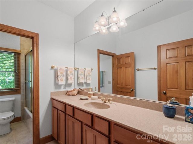 15 Ivy Point Lane, Burnsville, NC 28714