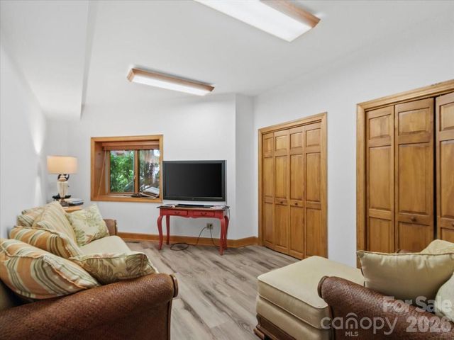 15 Ivy Point Lane, Burnsville, NC 28714