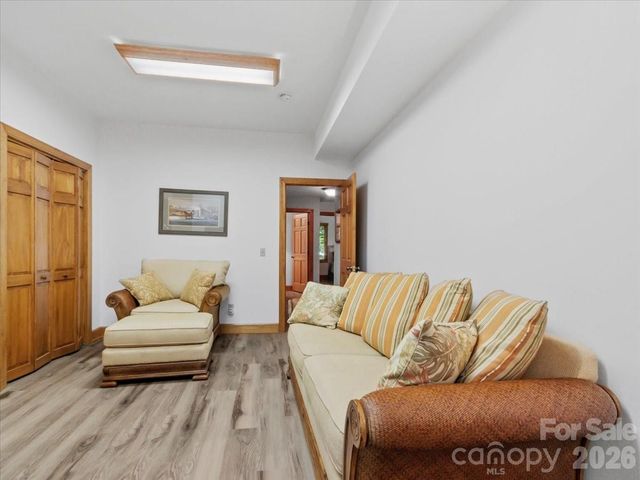 15 Ivy Point Lane, Burnsville, NC 28714