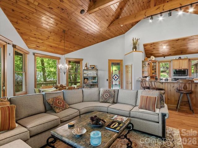 15 Ivy Point Lane, Burnsville, NC 28714