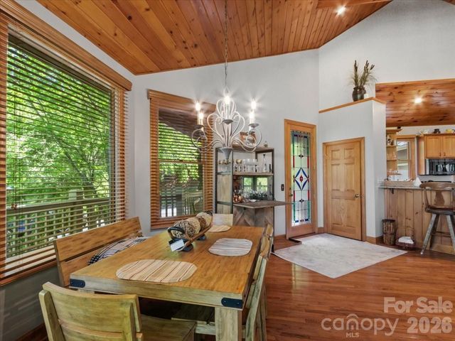 15 Ivy Point Lane, Burnsville, NC 28714
