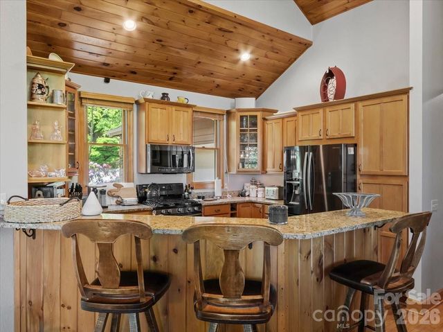 15 Ivy Point Lane, Burnsville, NC 28714