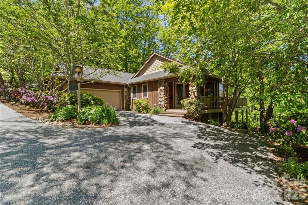 15 Ivy Point Lane, Burnsville, NC 28714