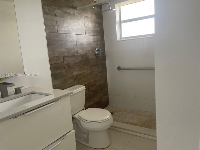 1670 NE 191st St 213-3, Miami, FL 33179