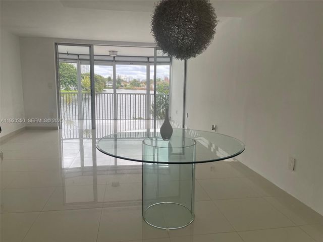 1670 NE 191st St 213-3, Miami, FL 33179