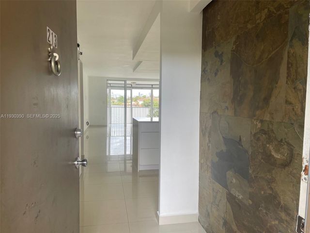 1670 NE 191st St 213-3, Miami, FL 33179