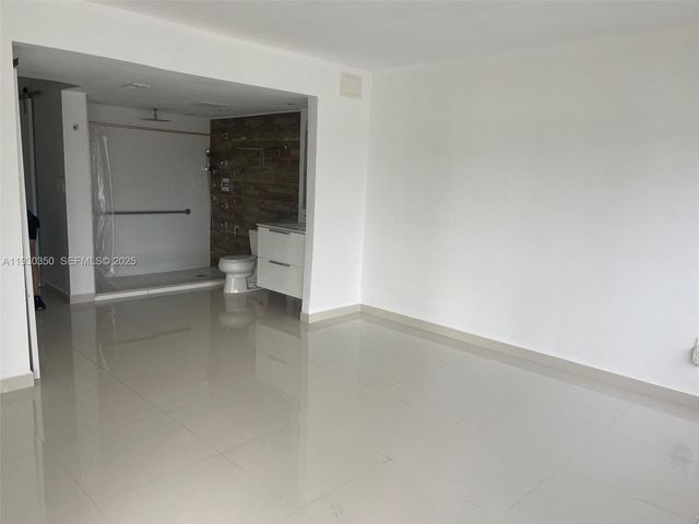 1670 NE 191st St 213-3, Miami, FL 33179