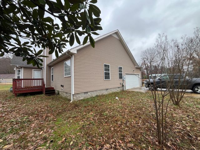 2305 Lone Oak Rd, Paris, TN 38242