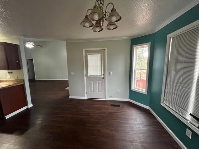 2305 Lone Oak Rd, Paris, TN 38242