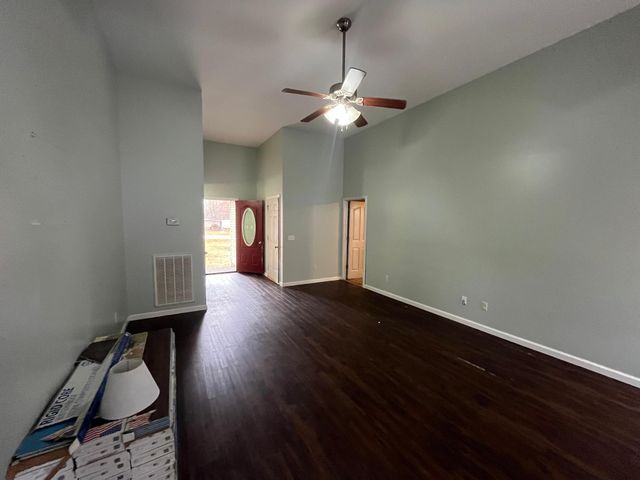 2305 Lone Oak Rd, Paris, TN 38242