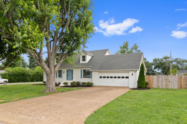 500 8th St, Lawrenceburg, TN 38464