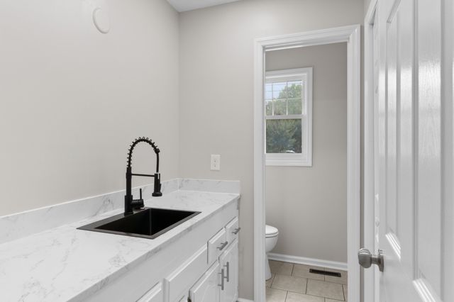 500 8th St, Lawrenceburg, TN 38464