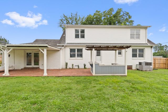 500 8th St, Lawrenceburg, TN 38464