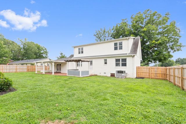 500 8th St, Lawrenceburg, TN 38464