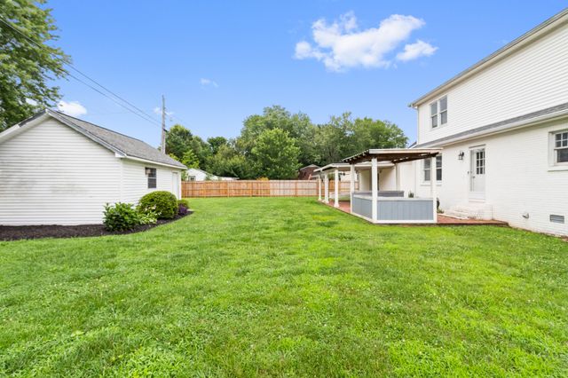 500 8th St, Lawrenceburg, TN 38464