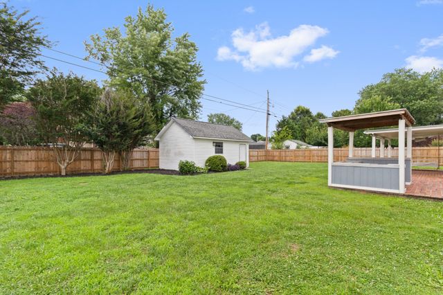 500 8th St, Lawrenceburg, TN 38464