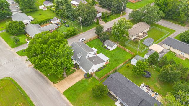 500 8th St, Lawrenceburg, TN 38464