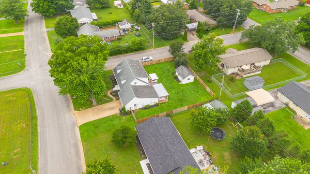 500 8th St, Lawrenceburg, TN 38464