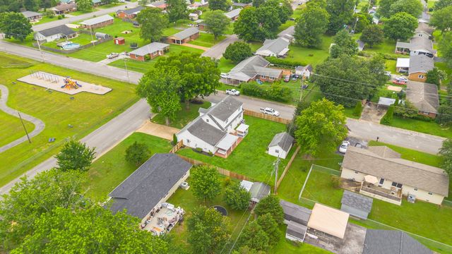 500 8th St, Lawrenceburg, TN 38464