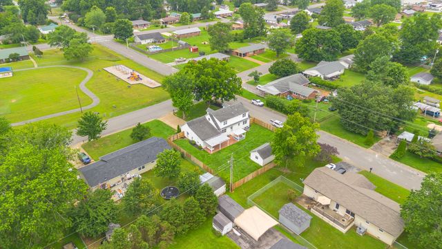 500 8th St, Lawrenceburg, TN 38464
