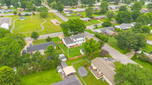 500 8th St, Lawrenceburg, TN 38464