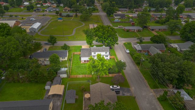 500 8th St, Lawrenceburg, TN 38464