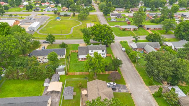 500 8th St, Lawrenceburg, TN 38464