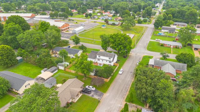 500 8th St, Lawrenceburg, TN 38464