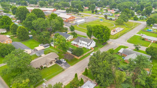 500 8th St, Lawrenceburg, TN 38464