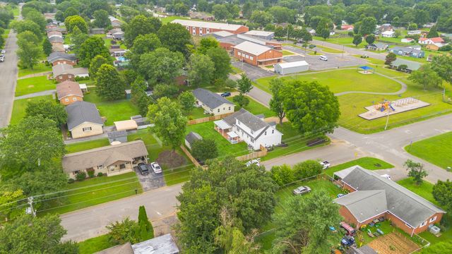 500 8th St, Lawrenceburg, TN 38464