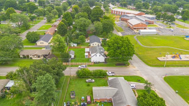 500 8th St, Lawrenceburg, TN 38464