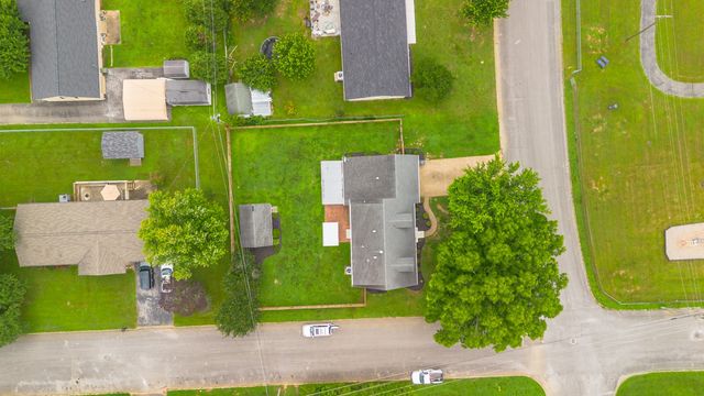 500 8th St, Lawrenceburg, TN 38464