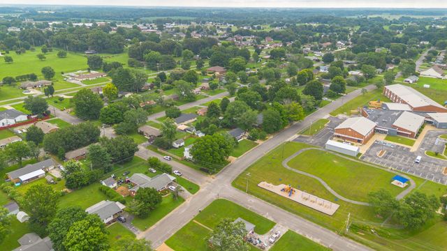 500 8th St, Lawrenceburg, TN 38464