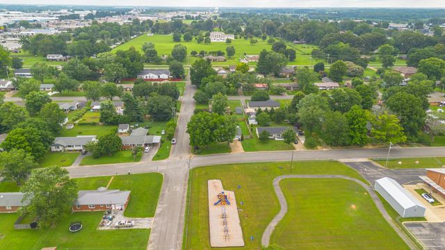 500 8th St, Lawrenceburg, TN 38464