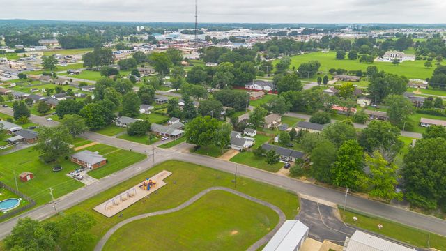 500 8th St, Lawrenceburg, TN 38464
