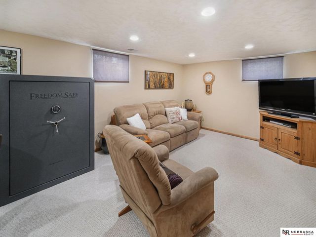 7030 Orchard Street, Lincoln, NE 68505