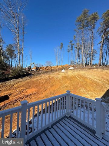 28 STAGECOACH RD, Fredericksburg, VA 22405