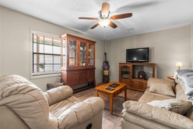 1809 S Houston Avenue, Livingston, TX 77351