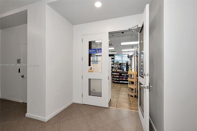 1900 N BAYSHORE DR, Miami, FL 33132