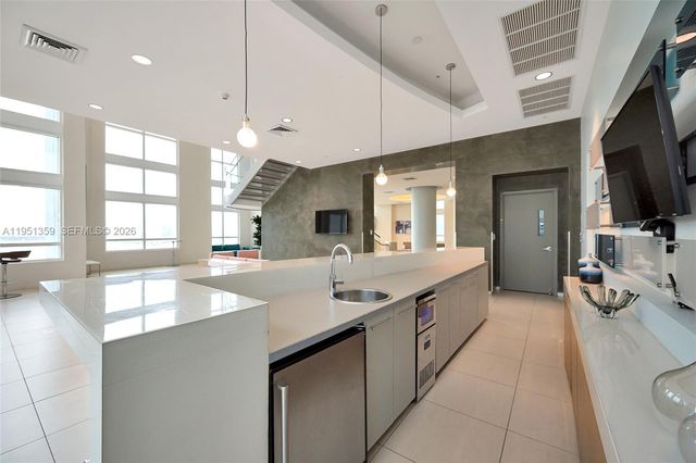 1900 N BAYSHORE DR, Miami, FL 33132