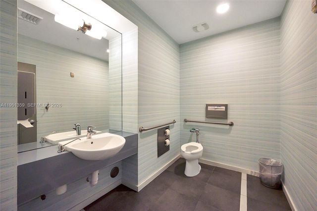 1900 N BAYSHORE DR, Miami, FL 33132