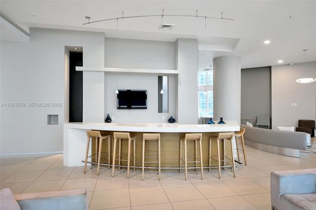 1900 N BAYSHORE DR, Miami, FL 33132