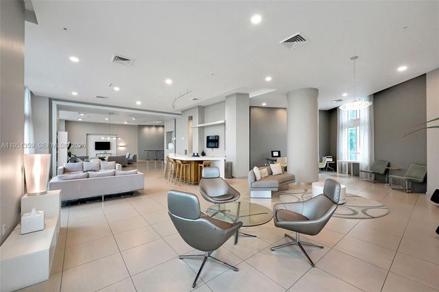 1900 N BAYSHORE DR, Miami, FL 33132