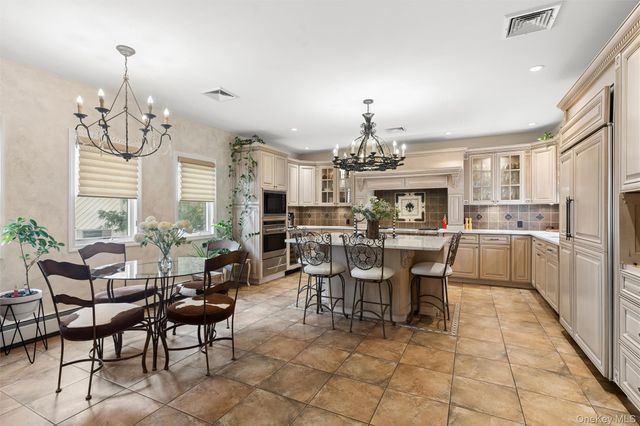 2064 Oliver Way, Merrick, NY 11566
