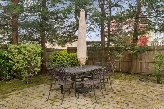 2064 Oliver Way, Merrick, NY 11566