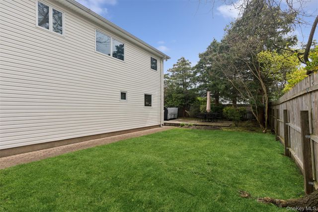 2064 Oliver Way, Merrick, NY 11566