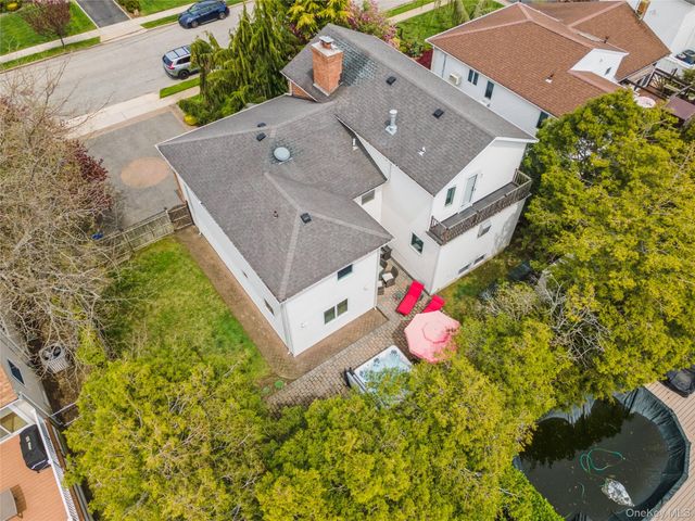 2064 Oliver Way, Merrick, NY 11566