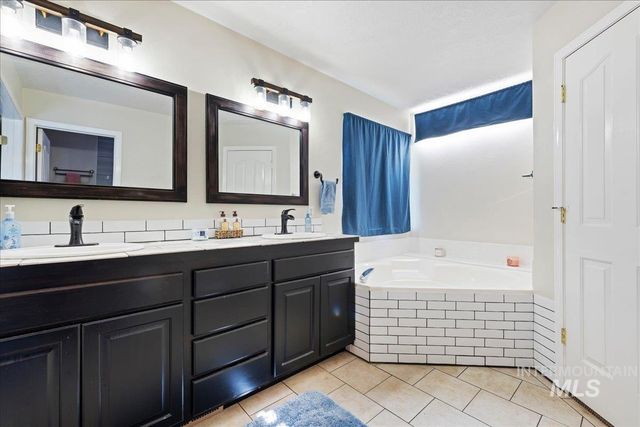 2810 S Brandy's Jewel, Meridian, ID 83642