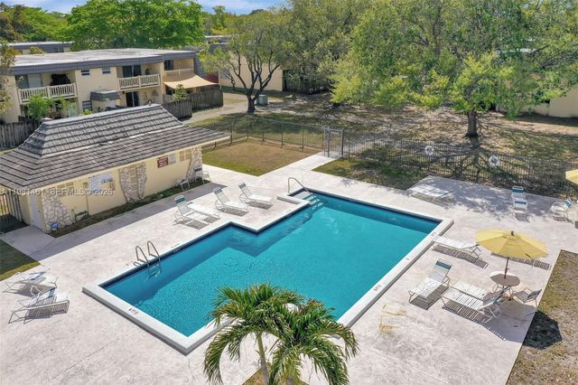 8769 SW 137th Ave, Miami, FL 33183